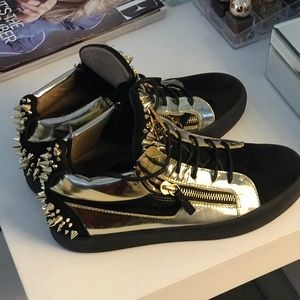 Giuseppe zanotti Gold and black suede shoe